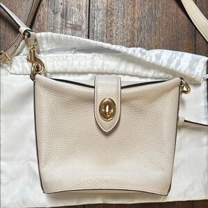 Coach Elegant Cream Leather Shoulder Bag